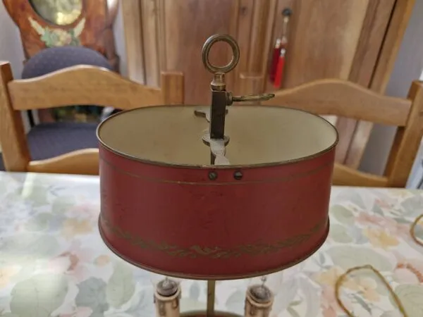 Illustration numéro 5 du produit Ancienne lampe en bronze argenté , mis à par les bras qui ne sont pas argen