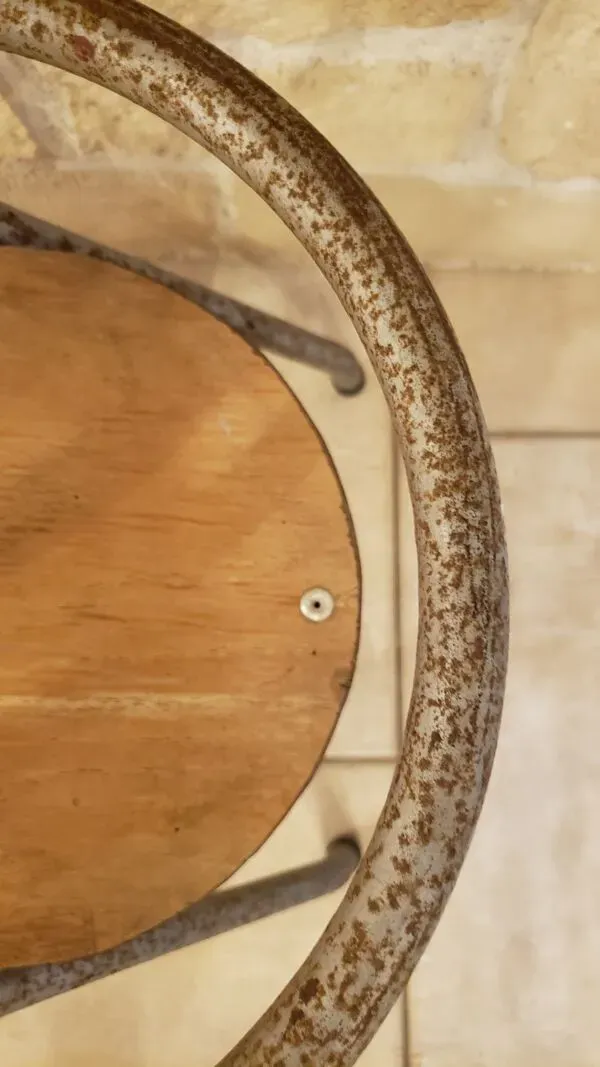 Illustration numéro 5 du produit Chaise d'école années 50