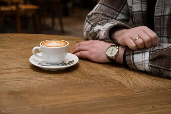 Illustration numéro 5 du produit Table ronde en bois récupéré