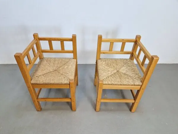 Illustration numéro 5 du produit Chaises d'angle en chêne et paille de style Art Déco moderniste néerlandais, années 1950, ensemble de 2