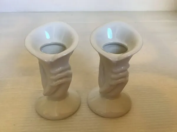 Illustration numéro 5 du produit Paire de petits vases bougeoirs mains