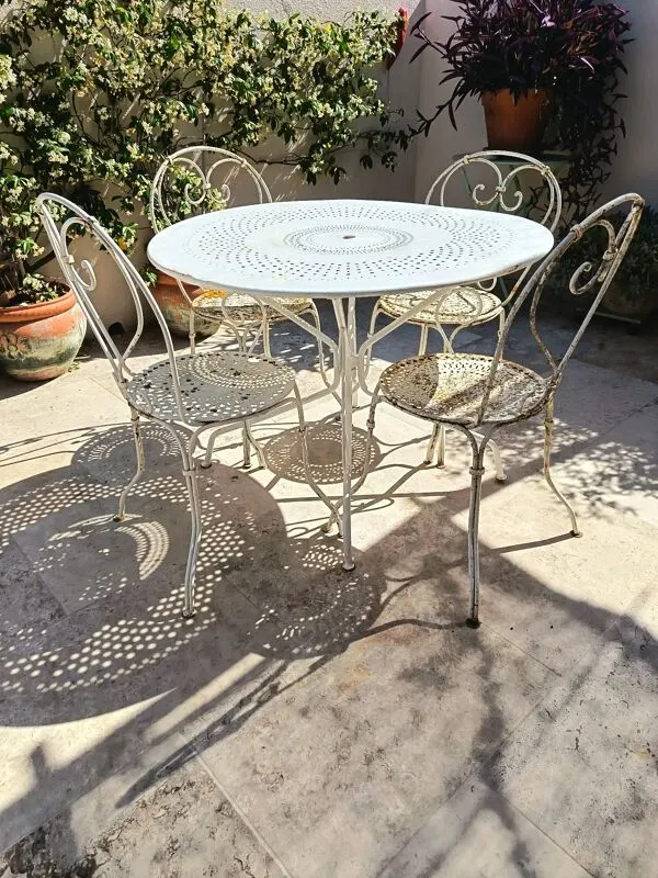 Illustration numéro 5 du produit 12 chaises Fermob 1900 et table Montmartre