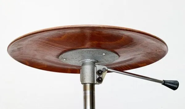 Illustration numéro 5 du produit Tabouret de bureau pivotant industriel allemand du milieu du siècle par Schmitz, années 1960