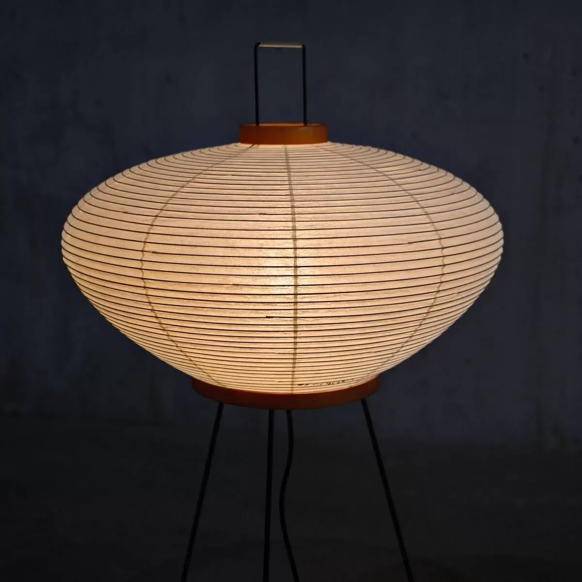 Illustration numéro 5 du produit Isamu Noguchi Modèle 9A Akari Light Sculpture fabriquée à la main par Ozeki, Japon