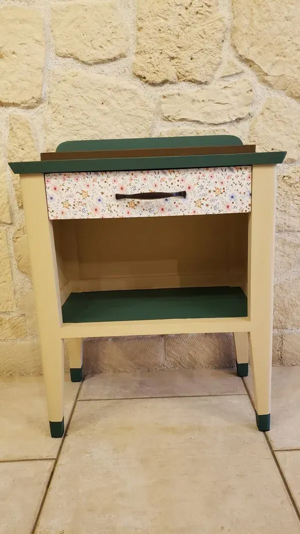 Illustration numéro 5 du produit Chevet - Table de nuit vintage relooké