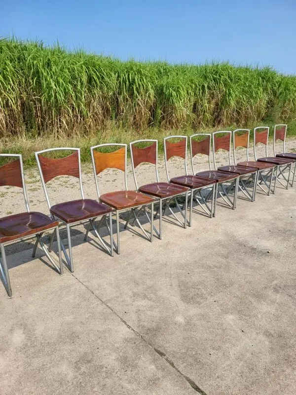 Illustration numéro 5 du produit Ensemble de 10 chaises de salle à manger bistro tubulaires en chêne de style industriel vintage