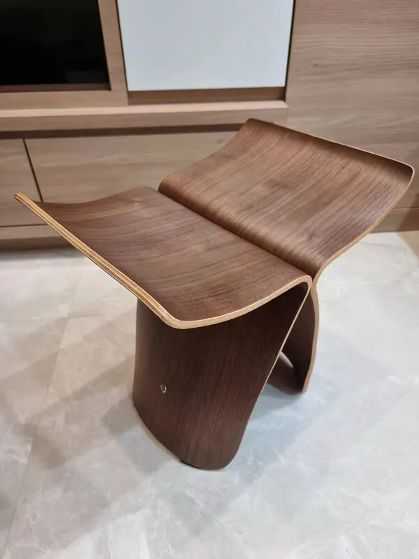 Illustration numéro 5 du produit Icône du Design Japonais : Tabouret ''Butterfly'' de Sori Yanagi en Noye