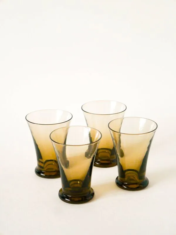 Illustration numéro 5 du produit Ensemble de 4 petits verres en verre fumé, Art Déco, 1930