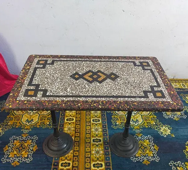 Illustration numéro 5 du produit Table de bistrot début XXème piètement en fonte et plateau Terrazzo