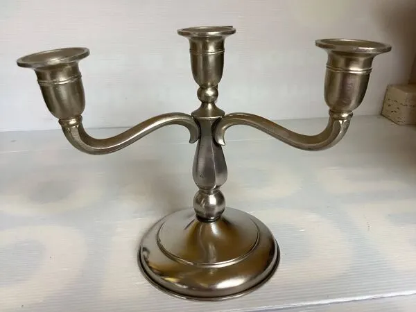 Illustration numéro 5 du produit Chandelier bougeoir 4 feux argenté en métal