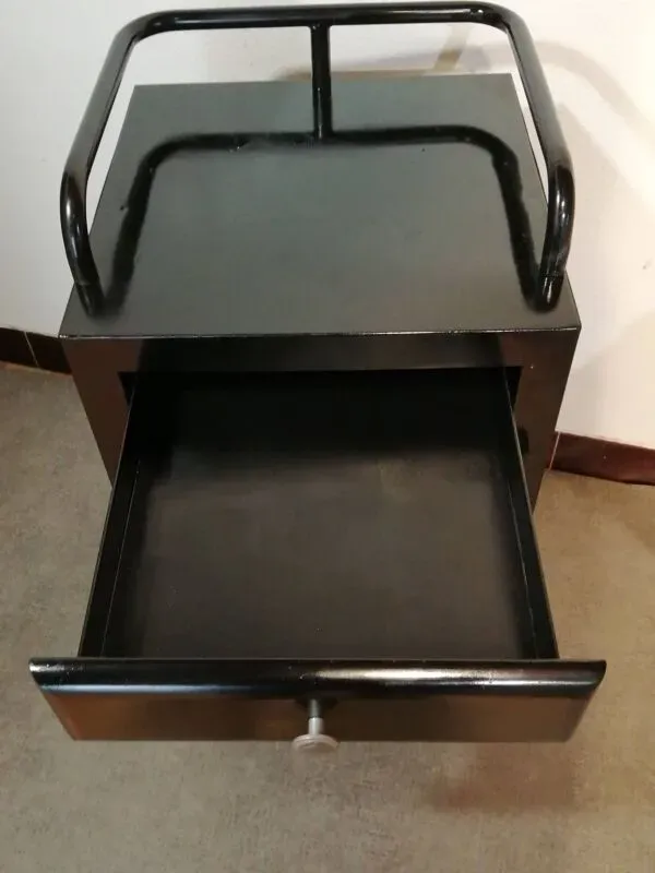 Illustration numéro 5 du produit Chevet noir d'hôpital/ internat tous en métal pied compas 1940 industriel