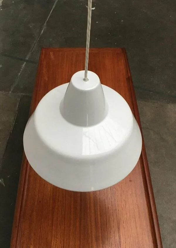 Illustration numéro 5 du produit Suspension en émail danoise milieu du siècle de Louis Poulsen, années 1960