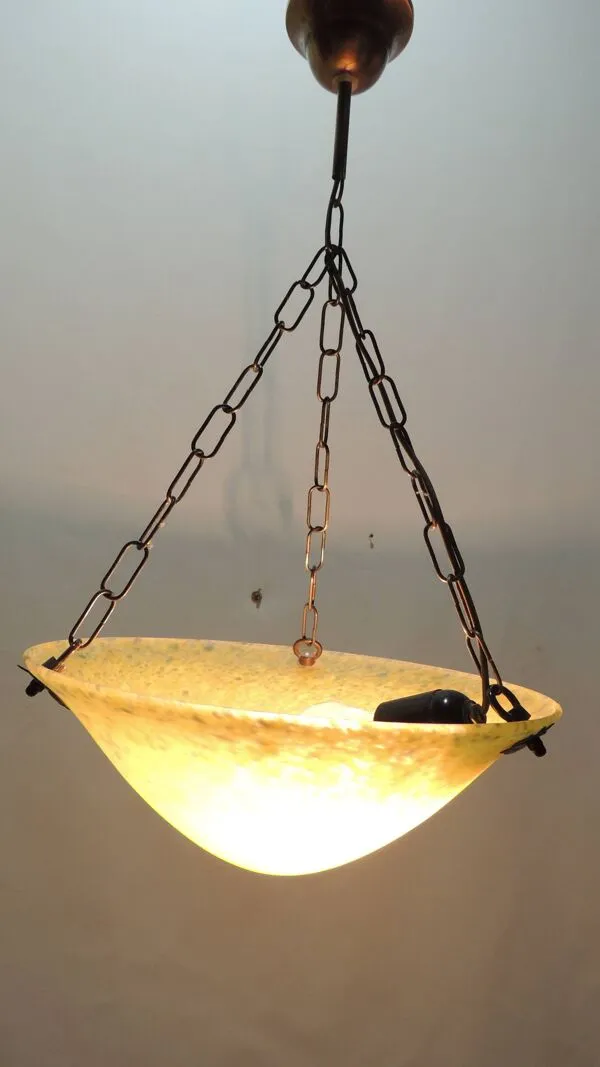 Illustration numéro 5 du produit Suspension vintage années 70 en verre moucheté jaune – Lustre rétro à chaîn