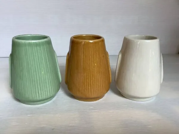 Illustration numéro 5 du produit Trio de petits vases têtes style moaï