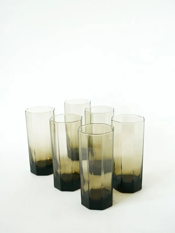 Illustration numéro 5 du produit Ensemble de 6 verres octogonaux Long Drink, Verre fumés, Design, 1970 - 15
