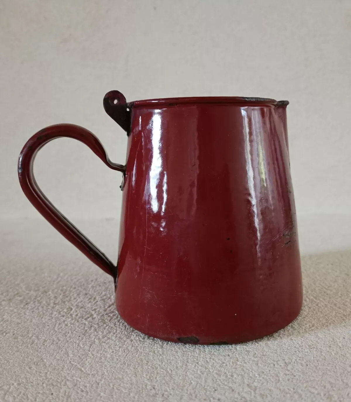 Illustration numéro 5 du produit Pot à lait en tôle émaillée