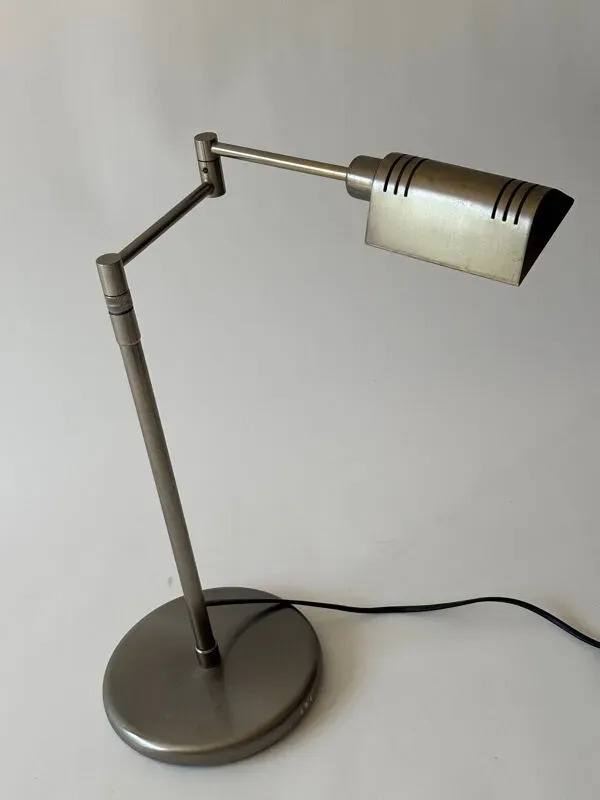 Illustration numéro 5 du produit Lampe de bureau allemande en métal avec variateur Insta-Elektro