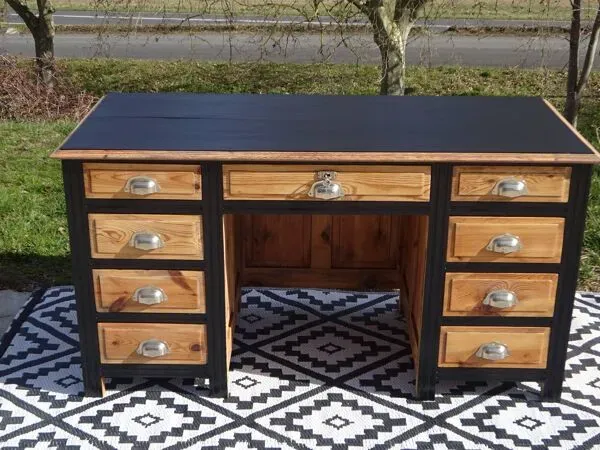 Illustration numéro 5 du produit Grand bureau en pin restauré