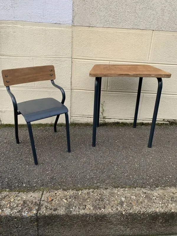 Illustration numéro 5 du produit Bureau d'écolier avec son fauteuil