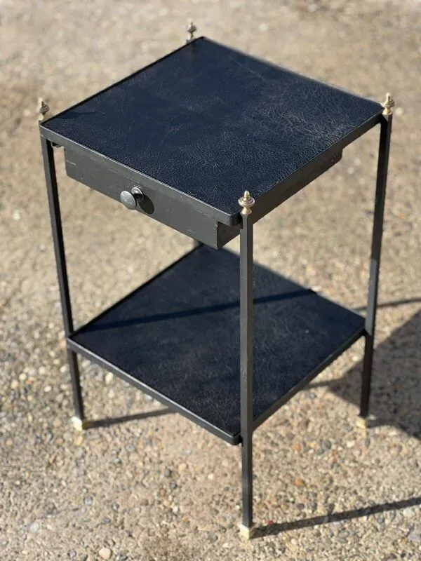 Illustration numéro 5 du produit Table d’appoint, chevet dans le style de Jacques Adnet, France 1950