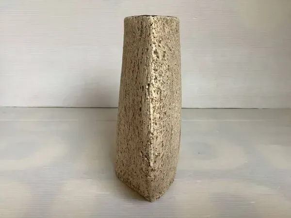 Illustration numéro 5 du produit Vase en céramique de Victor Helena