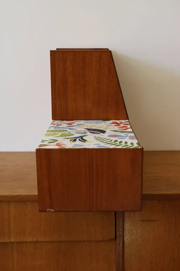 Illustration numéro 5 du produit Console, étagère à poser ou murale scandinave en teck et papier motif Josef Frank