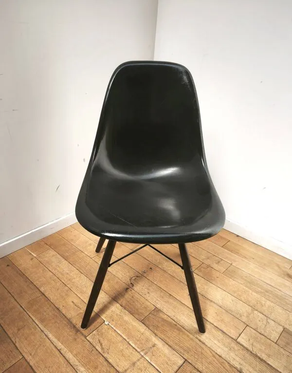 Illustration numéro 5 du produit Chaise DSW, Charles & Ray Eames