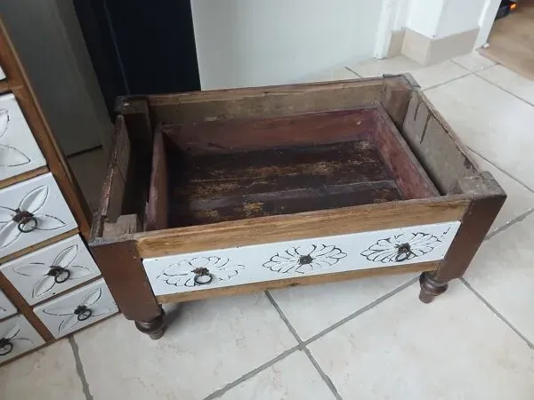 Illustration numéro 5 du produit Meuble de métier à tiroirs style indonésien