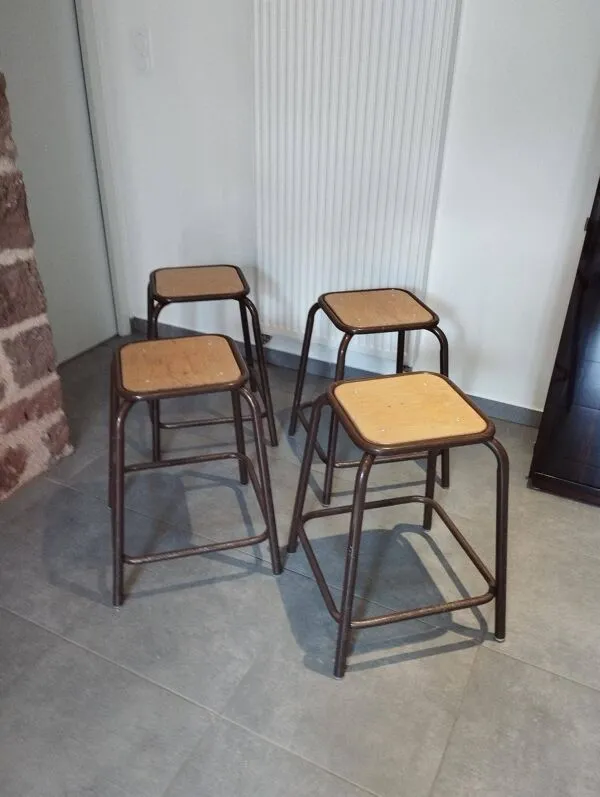 Illustration numéro 5 du produit 4 tabourets empilables vintage d'ateliers industriels Mullca