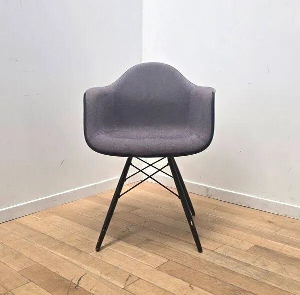 Illustration numéro 5 du produit Suite de 4 fauteuils RE DAW, Vitra