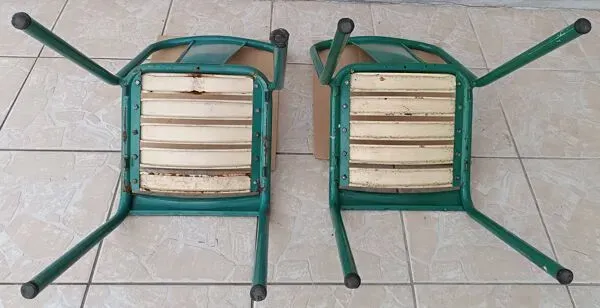 Illustration numéro 5 du produit Paire de chaises Tolix de bistrot