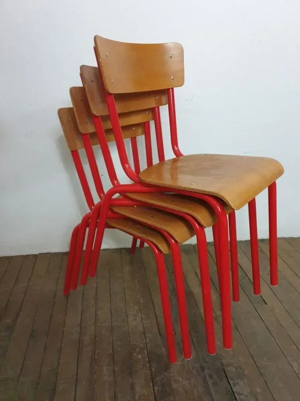 Illustration numéro 5 du produit Chaises d'école
