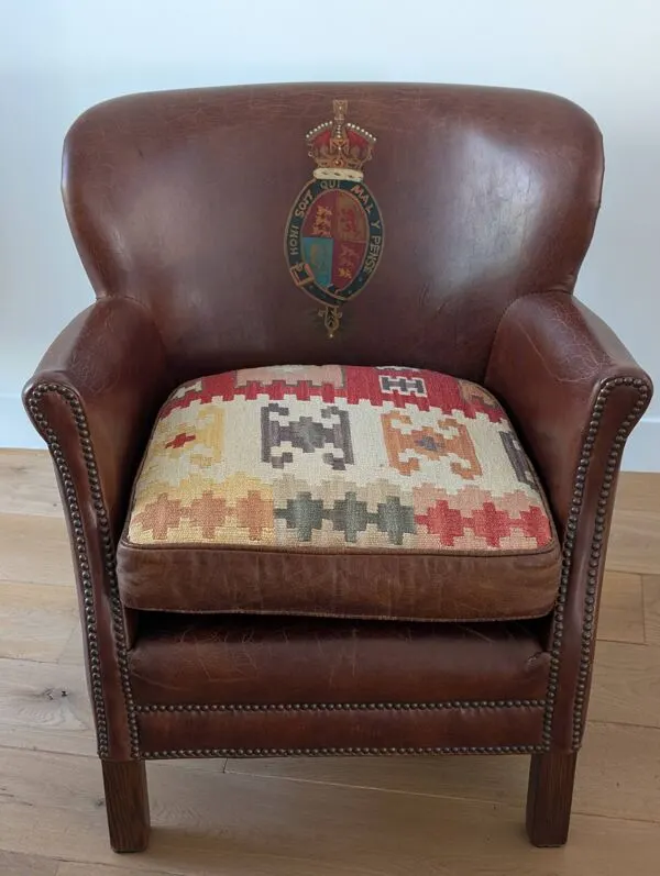Illustration numéro 5 du produit Fauteuil club du professeur Turner