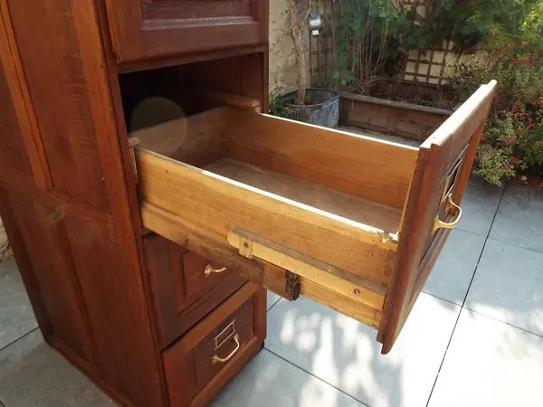 Illustration numéro 5 du produit Meuble de métier