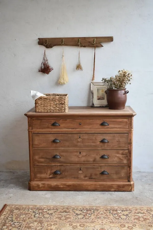 Illustration numéro 5 du produit Commode en chêne