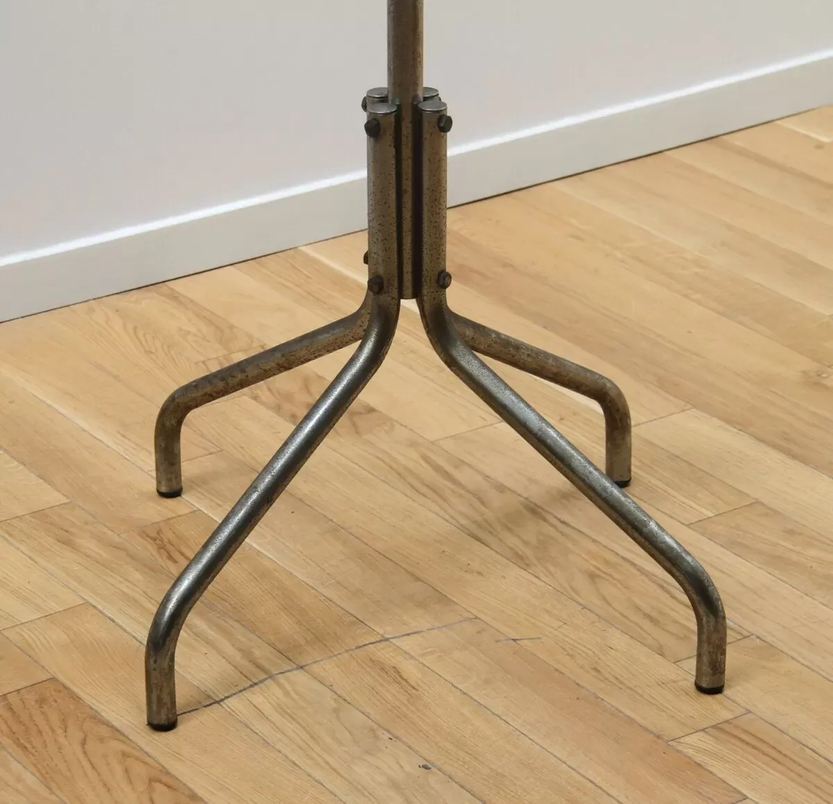 Illustration numéro 5 du produit Portemanteau vintage industriel années 70