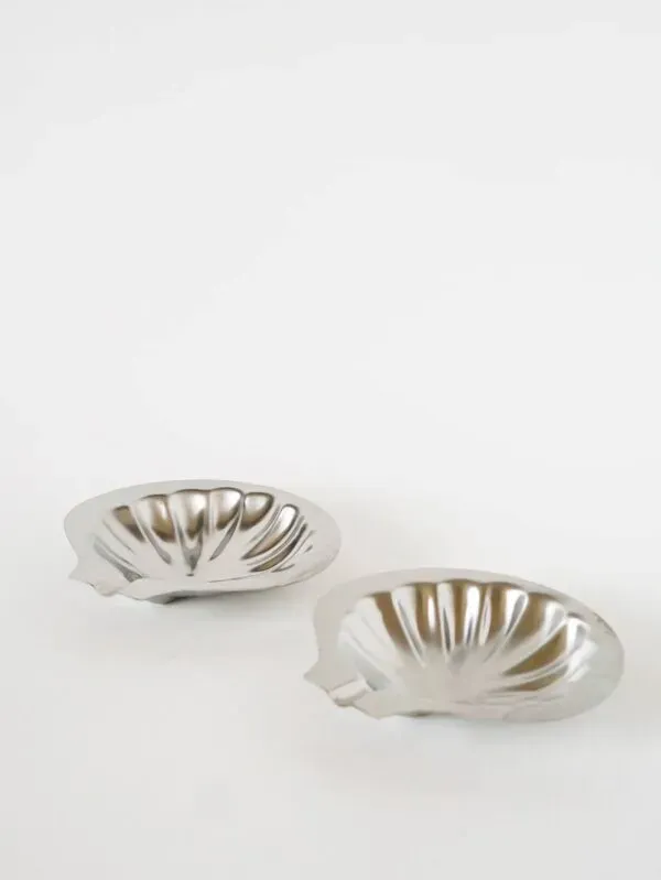Illustration numéro 5 du produit Paire de vide-poches coquillages en inox, design, 1970