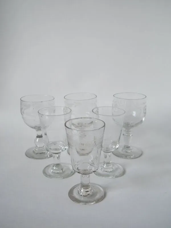 Illustration numéro 5 du produit Lot de 6 verres à vin dépareillés XIXème