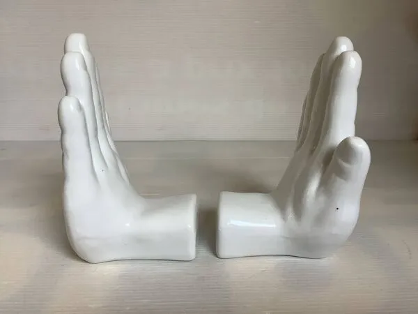 Illustration numéro 5 du produit Paire de serre livres mains