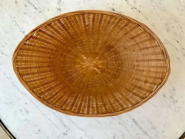 Illustration numéro 5 du produit Corbeille en osier ovale années 70