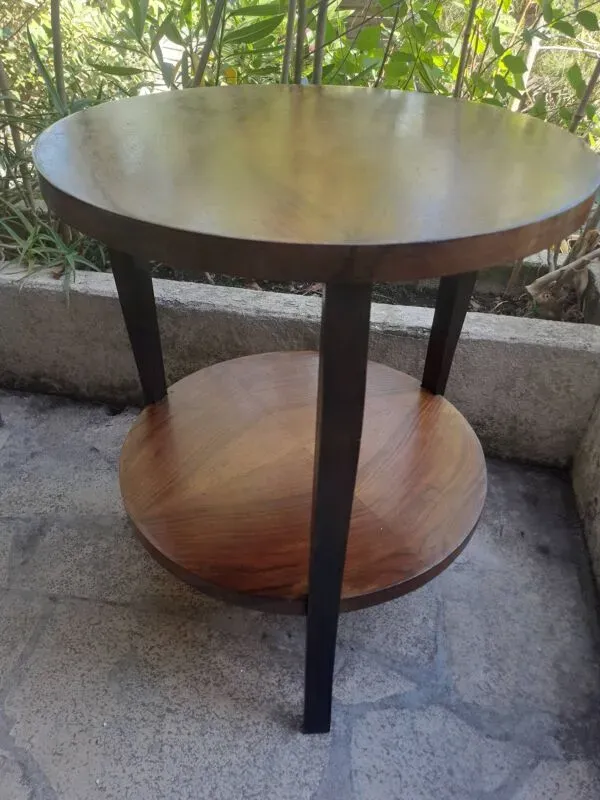 Illustration numéro 5 du produit Table basse ronde en bois massif 1970 à double plateau