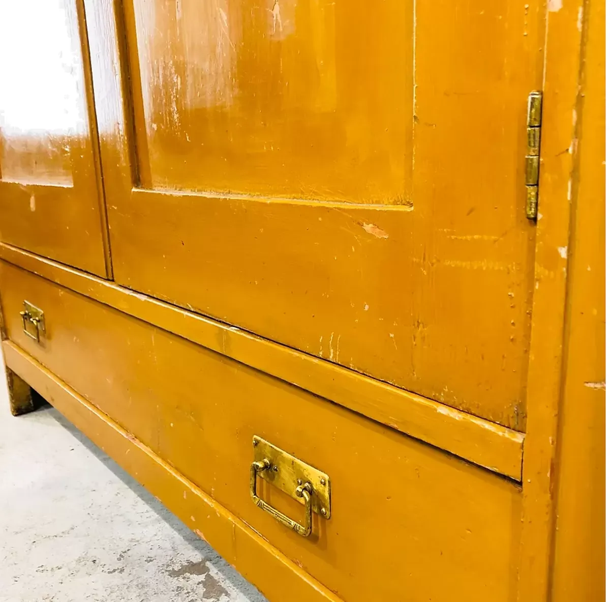 Illustration numéro 5 du produit Armoire en bois