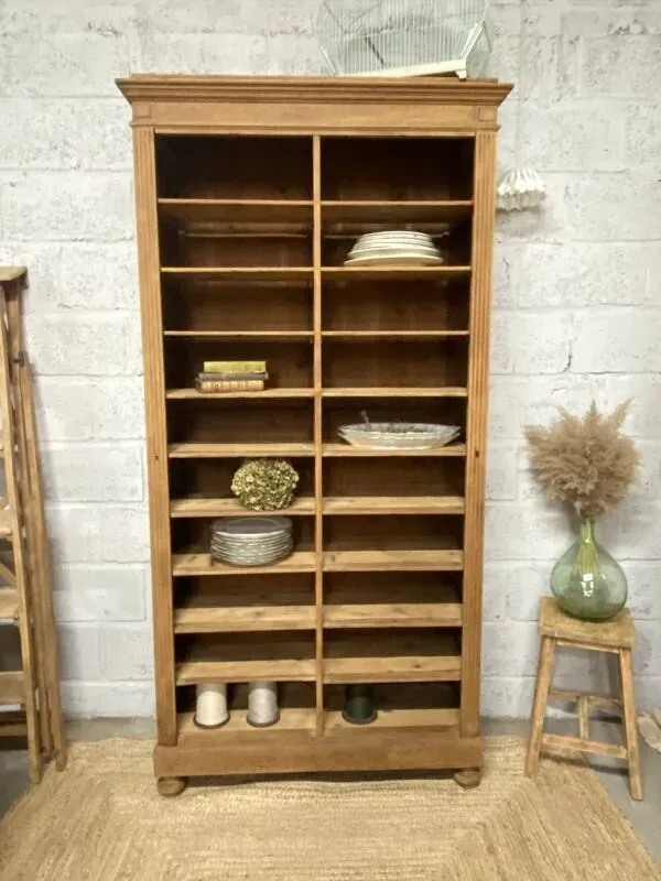 Illustration numéro 5 du produit Vaisselier - meuble de métier, cartonnier rénové