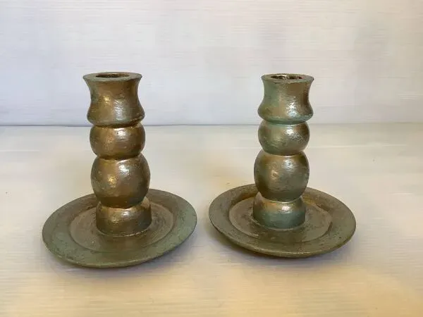 Illustration numéro 5 du produit Duo de bougeoirs en bois vert doré