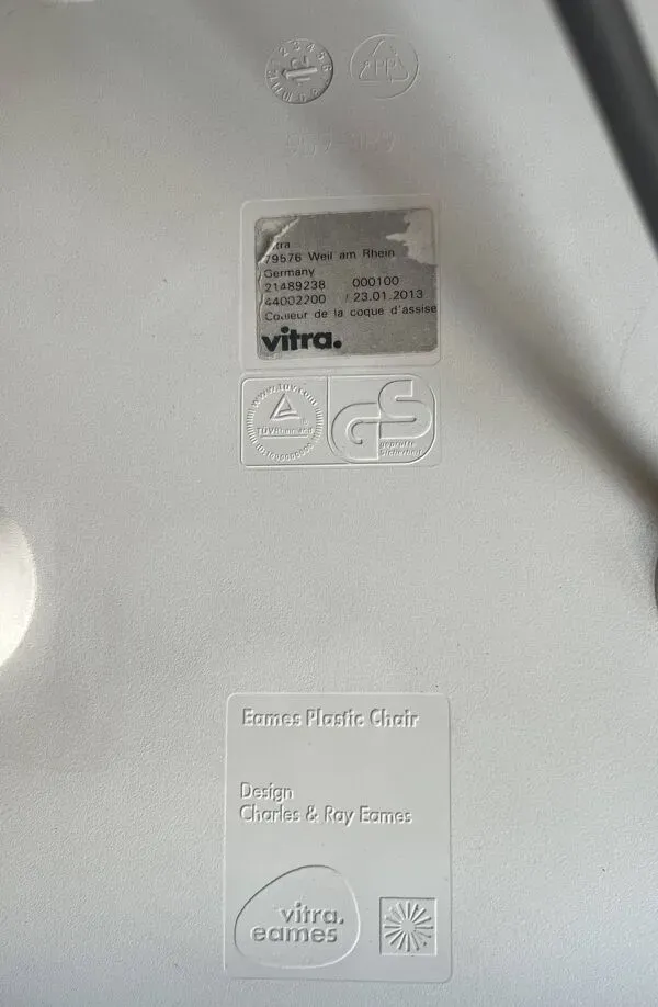 Illustration numéro 5 du produit Chaises DSW de Charles et Ray Eames pour Vitra