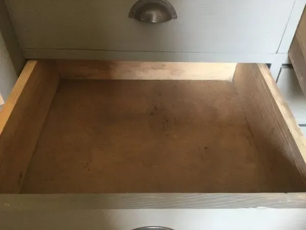 Illustration numéro 5 du produit Bibliothèque ancienne avec tiroirs