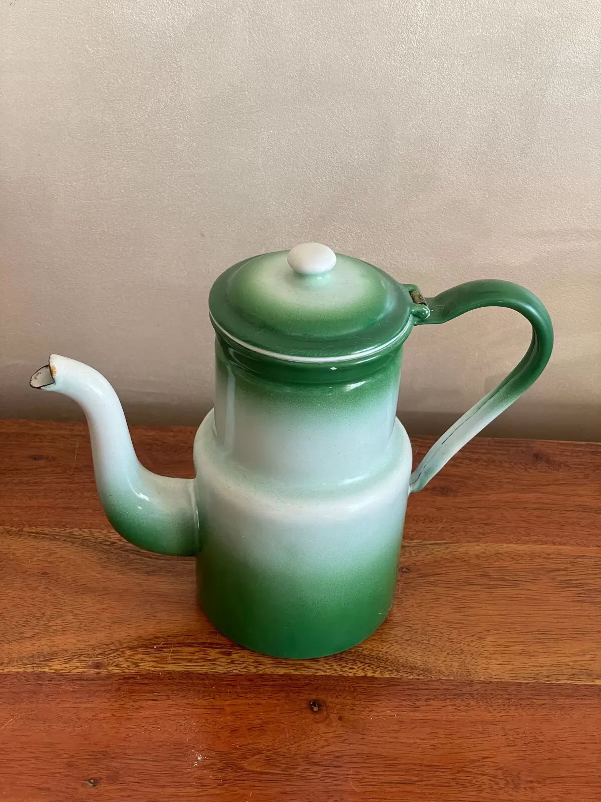 Illustration numéro 5 du produit Cafetière en tôle émaillée