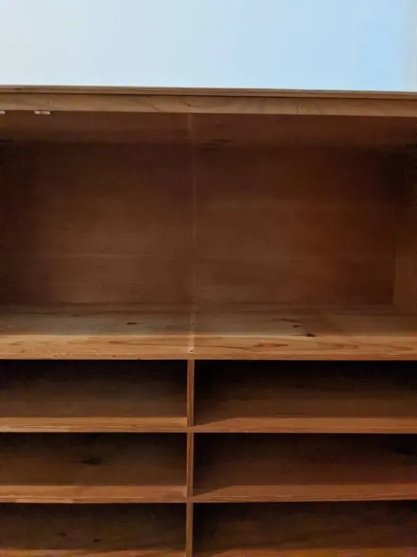 Illustration numéro 5 du produit Meuble pieds moustaches