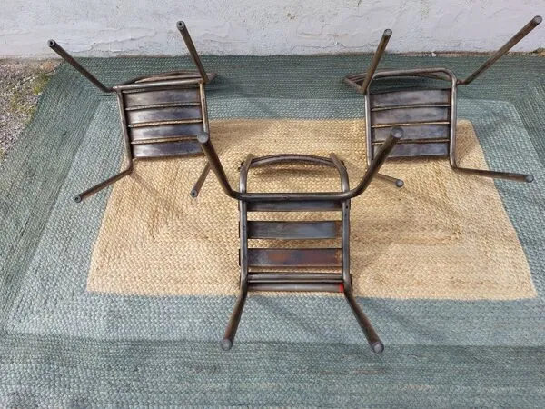 Illustration numéro 5 du produit 3 chaises en métal, style Tolix