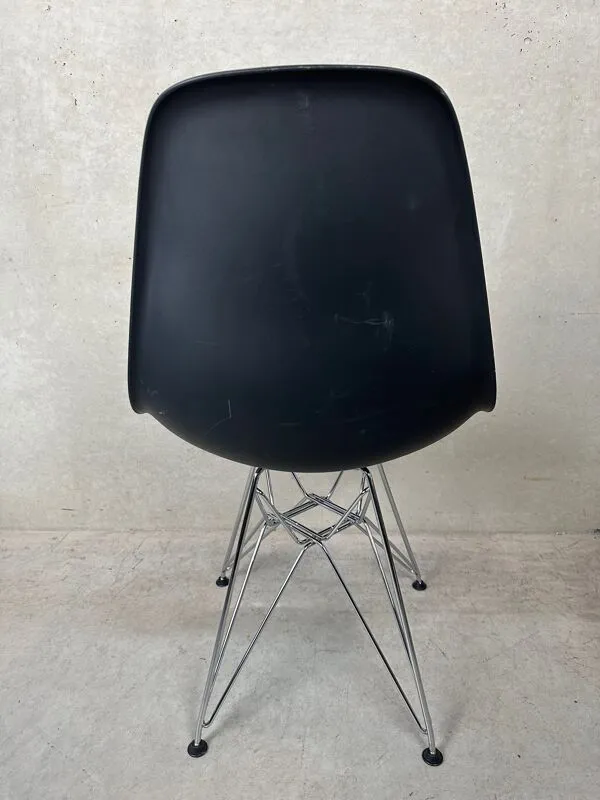 Illustration numéro 5 du produit 2 chaises DSR design Eames – Vitra